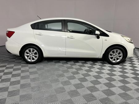 2012-Kia-Rio-14-Sedan_16