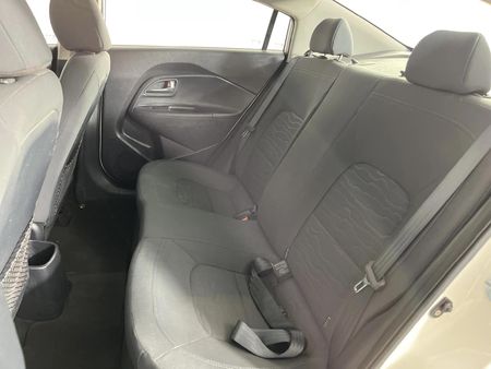2012-Kia-Rio-14-Sedan_3