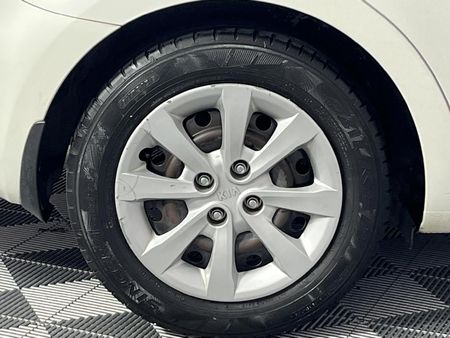 2012-Kia-Rio-14-Sedan_7