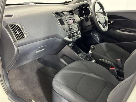 2012-Kia-Rio-14-Sedan_8