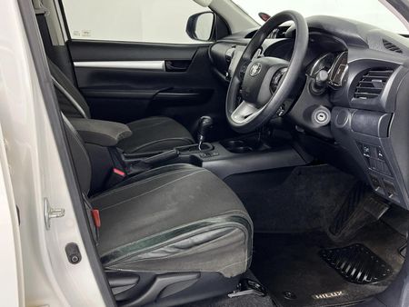 2022-Toyota-Hilux-24-GD-6-Raider-4x4-Auto-Double-Cab_9
