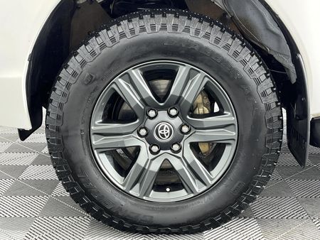 2022-Toyota-Hilux-24-GD-6-Raider-4x4-Auto-Double-Cab_4
