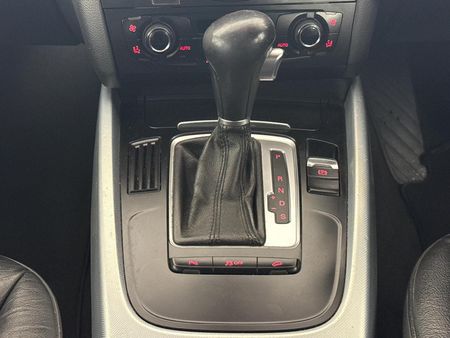 2012-Audi-Q5-20-TFSI-quattro-Auto_10