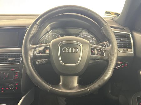 2012-Audi-Q5-20-TFSI-quattro-Auto_12