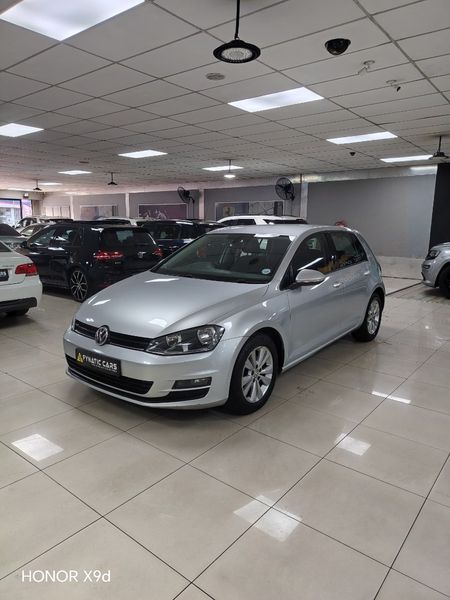 2013-Volkswagen-Golf-VII-14-TSI-Comfortline-Auto_2
