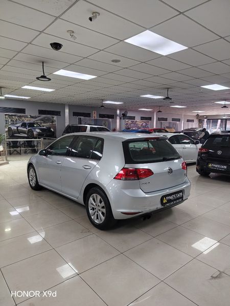 2013-Volkswagen-Golf-VII-14-TSI-Comfortline-Auto_3