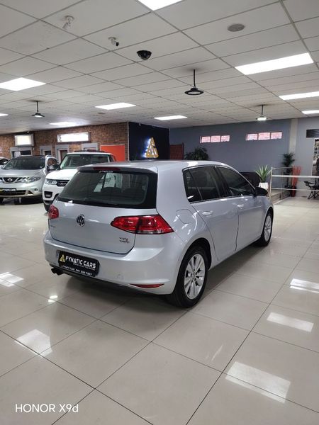 2013-Volkswagen-Golf-VII-14-TSI-Comfortline-Auto_5