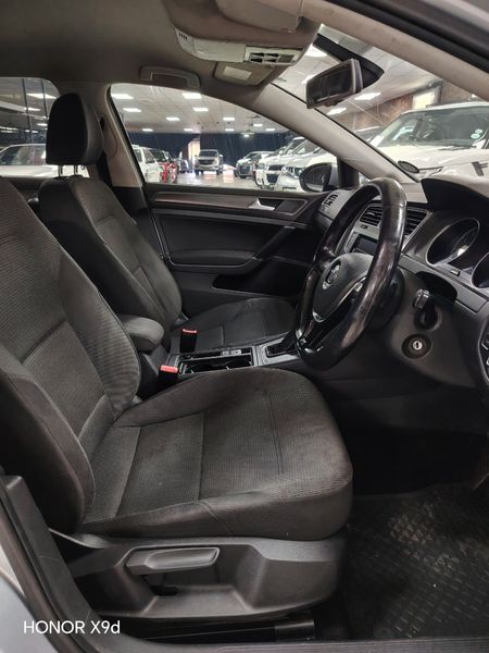 2013-Volkswagen-Golf-VII-14-TSI-Comfortline-Auto_6