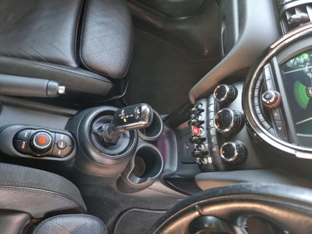 2019-MINI-Hatch-Cooper-S-5-dr-Auto_14