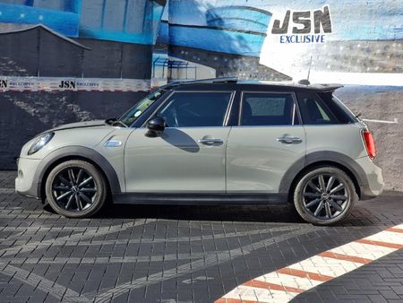 2019-MINI-Hatch-Cooper-S-5-dr-Auto_3