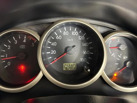 2012-Ford-Everest-30-TDCi-XLT_2