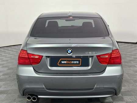 2010-BMW-3-Series-323i-M-Sport_16
