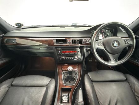 2010-BMW-3-Series-323i-M-Sport_1