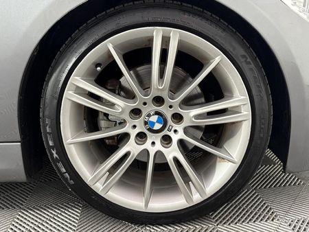 2010-BMW-3-Series-323i-M-Sport_3