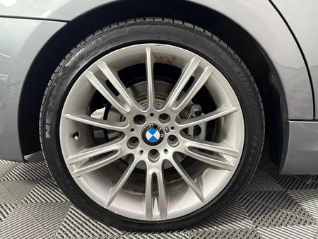 2010-BMW-3-Series-323i-M-Sport_5