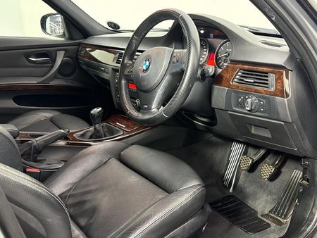 2010-BMW-3-Series-323i-M-Sport_8