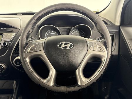 2010-Hyundai-ix35-20-GLS-Executive_12