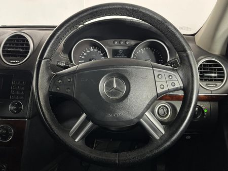 2008-Mercedes-Benz-GL-320-CDI_12