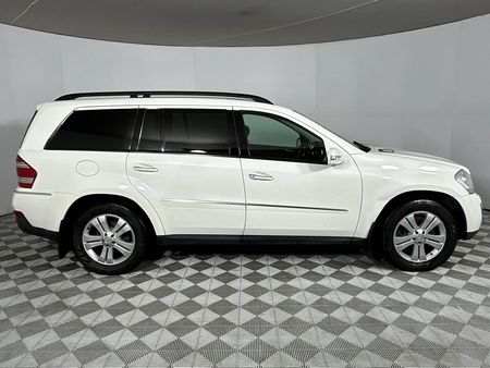 2008-Mercedes-Benz-GL-320-CDI_16
