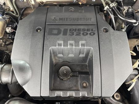 2002-Mitsubishi-Pajero-3200-DI-D-Auto-3-dr_11