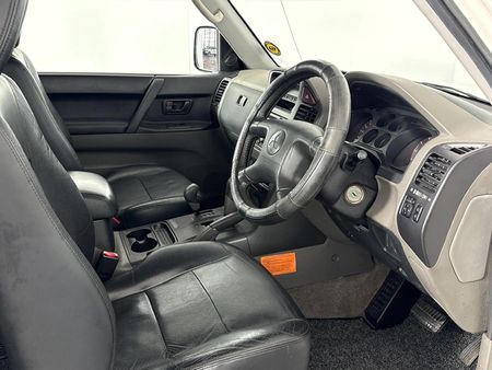 2002-Mitsubishi-Pajero-3200-DI-D-Auto-3-dr_8