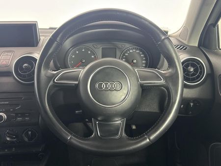 2015-Audi-A1-12-TFSI-3-dr-Attraction_11