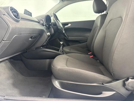 2015-Audi-A1-12-TFSI-3-dr-Attraction_7