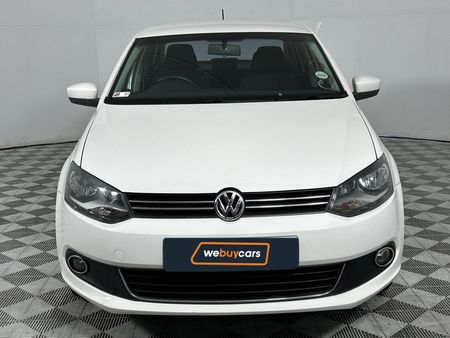 2011-Volkswagen-Polo-14-Comfortline_15