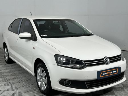 2011-Volkswagen-Polo-14-Comfortline_16