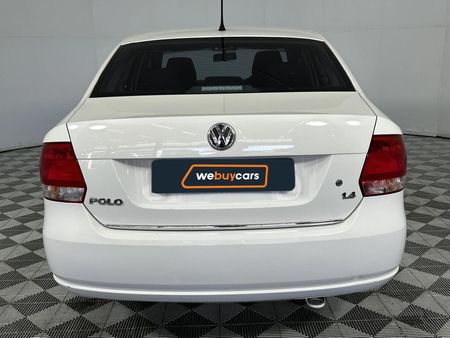 2011-Volkswagen-Polo-14-Comfortline_18