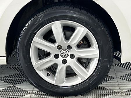 2011-Volkswagen-Polo-14-Comfortline_5