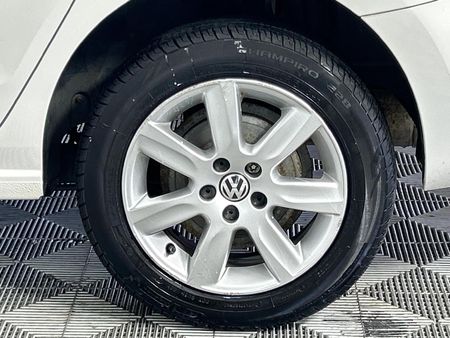 2011-Volkswagen-Polo-14-Comfortline_6