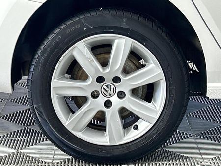 2011-Volkswagen-Polo-14-Comfortline_7