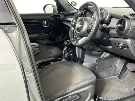 2016-MINI-Hatch-Cooper-5-dr_9