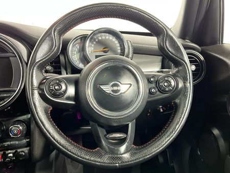 2016-MINI-Hatch-Cooper-5-dr_11