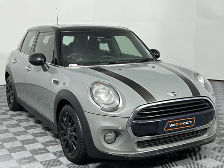 2016-MINI-Hatch-Cooper-5-dr_15