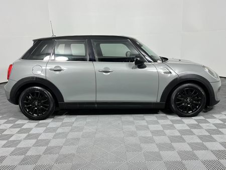 2016-MINI-Hatch-Cooper-5-dr_16