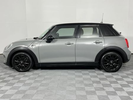 2016-MINI-Hatch-Cooper-5-dr_18