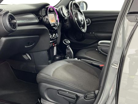2016-MINI-Hatch-Cooper-5-dr_8