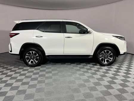 2025-Toyota-Fortuner-28-GD-6-RB-Auto_15