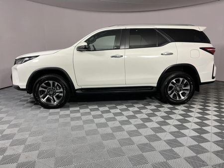 2025-Toyota-Fortuner-28-GD-6-RB-Auto_17