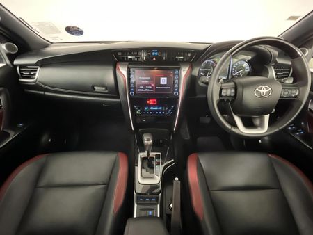 2025-Toyota-Fortuner-28-GD-6-RB-Auto_1