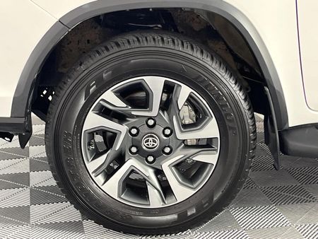 2025-Toyota-Fortuner-28-GD-6-RB-Auto_3