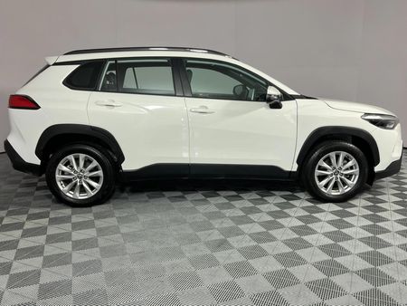 2025-Toyota-Corolla-Cross-18-XS_17
