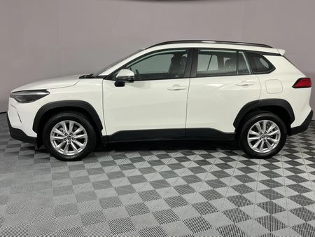 2025-Toyota-Corolla-Cross-18-XS_19