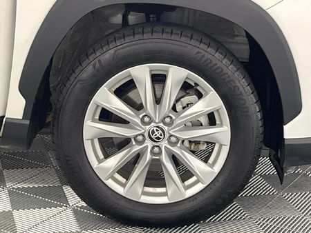 2025-Toyota-Corolla-Cross-18-XS_5