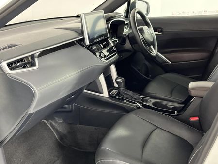 2025-Toyota-Corolla-Cross-18-XS_8