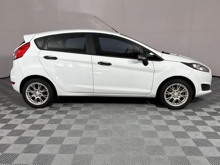 2015-Ford-Fiesta-14-Ambiente-5-dr_11