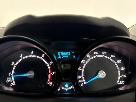 2015-Ford-Fiesta-14-Ambiente-5-dr_2