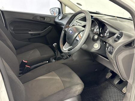 2015-Ford-Fiesta-14-Ambiente-5-dr_6
